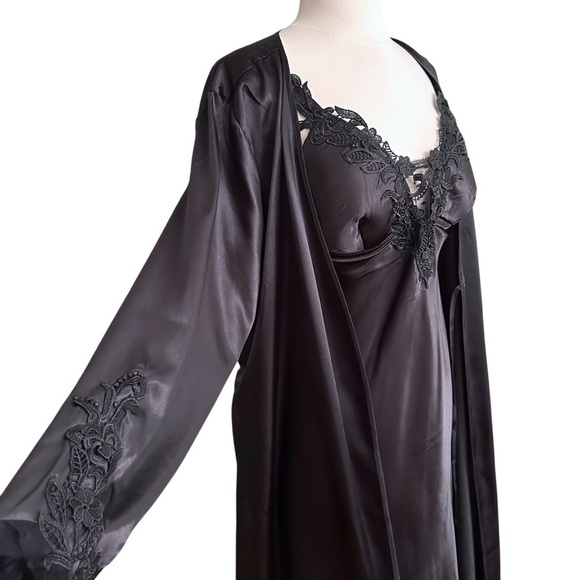 Flora by FLORA NIKROOZ Black Satin Stella Chemise Gown and Robe Set Negligee XL - Picture 8 of 16